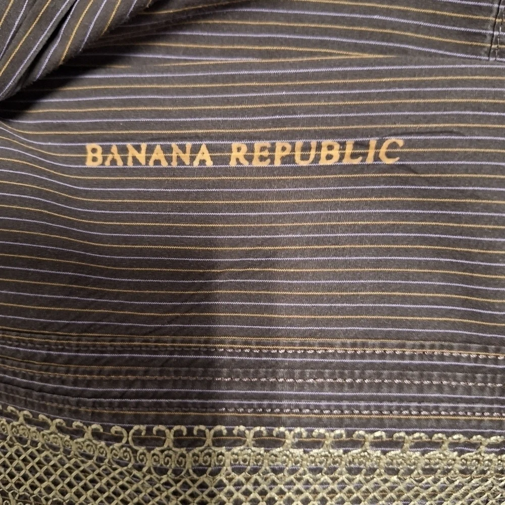 Banana Republic long sleeve button-down men's shirt size large.